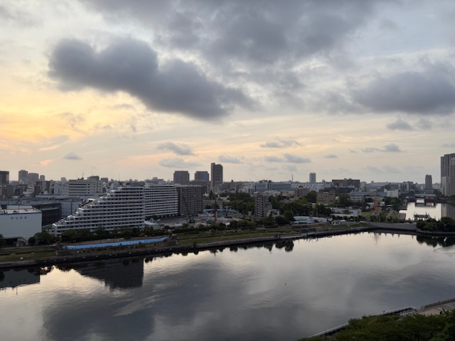 鳥の囀りで目覚める涼しい夜明け「知ったかぶり」