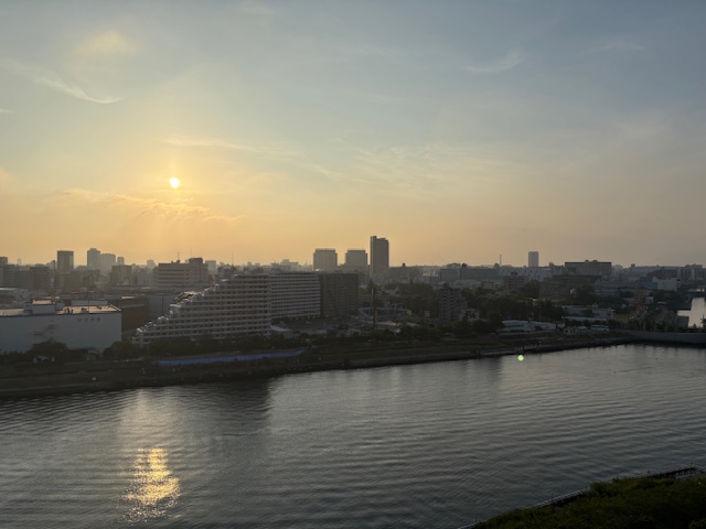 明るく大きな朝陽「少しの変化」