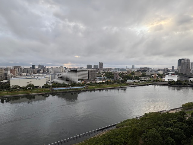 薄曇りで涼しい朝「休むこと」を頑張る