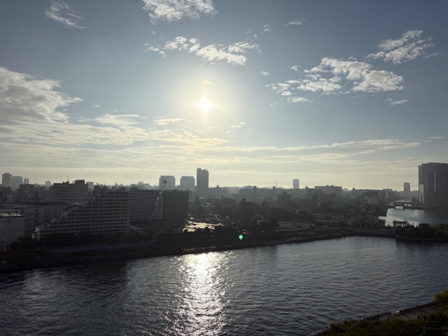 大きな眩い朝陽 過ごしやすい日曜日「過信せず・無理せず・頑張り過ぎない」