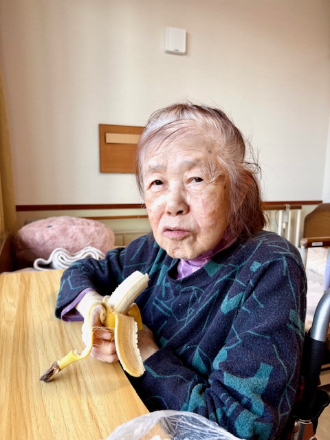 母のあだ名は「妖怪バナナゴリラ」