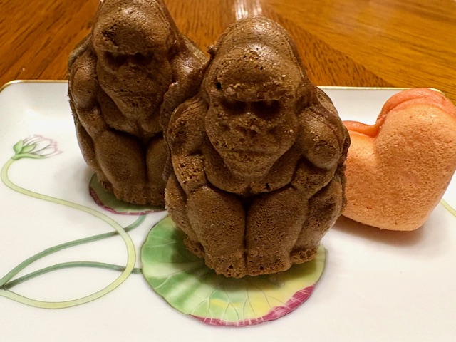 強面ゴリラのベビーカステラ