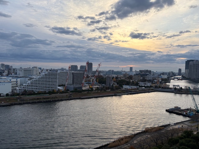 雲は多めでも綺麗な朝「喜び」