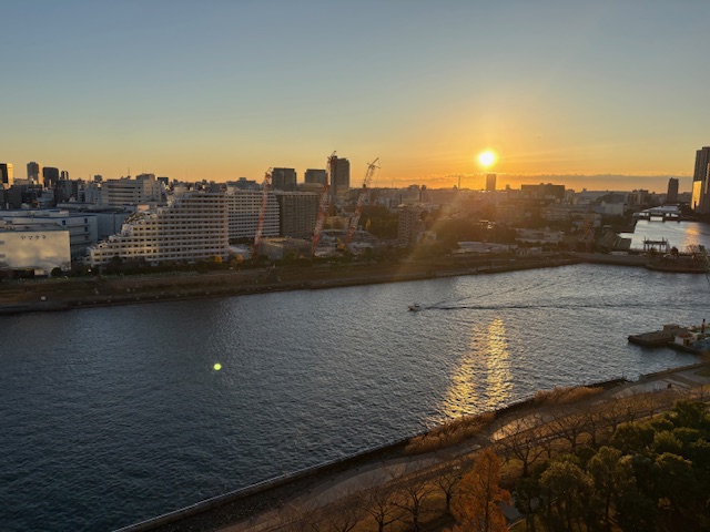 強風で雲１つなく晴れ渡る夜明け「心がけ次第」