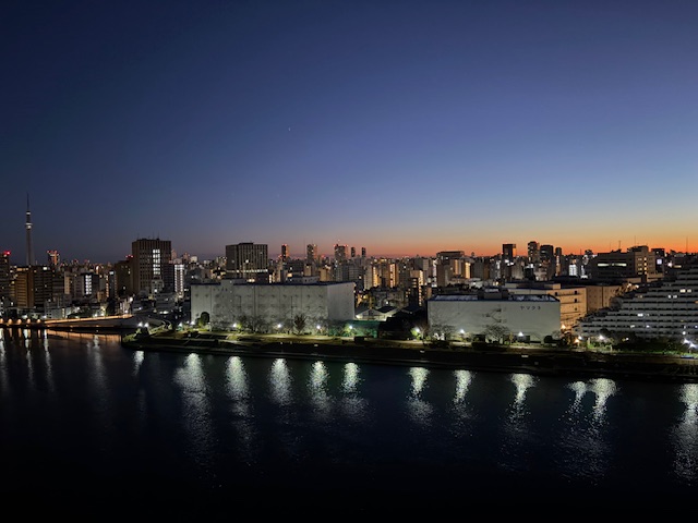 綺麗な冬の夜明け前「誰のための仕事」