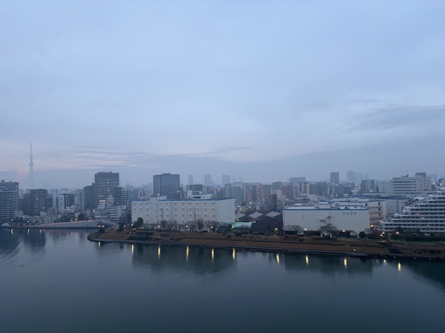 明るい雨の空「言葉に思いやりを」