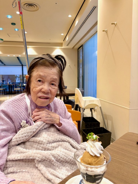 母と一階カフェでコーヒーとコーヒーゼリー