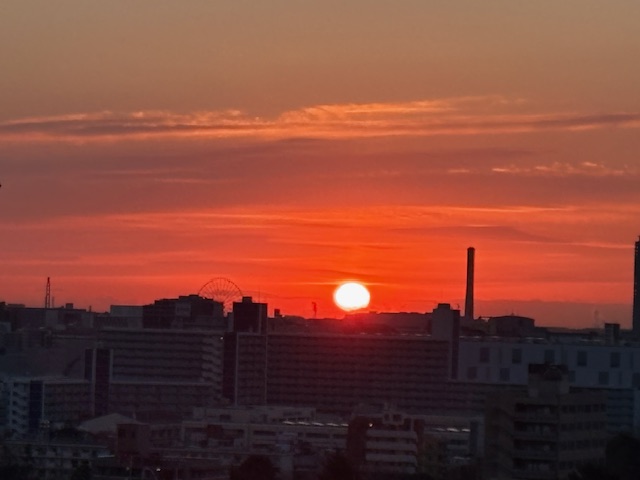 大きく真っ赤な朝陽「小さな心遣い」