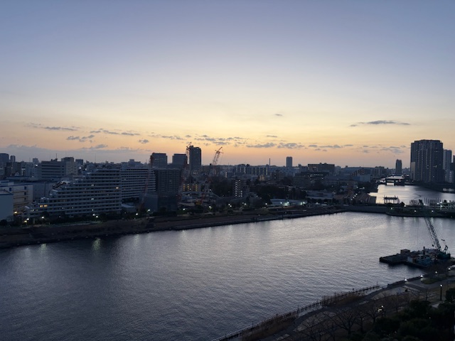 何となく霞がかった様な朝「あなたは今幸せ」