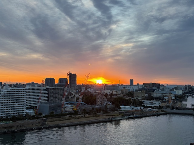 光の広がりを感じる朝「素直」