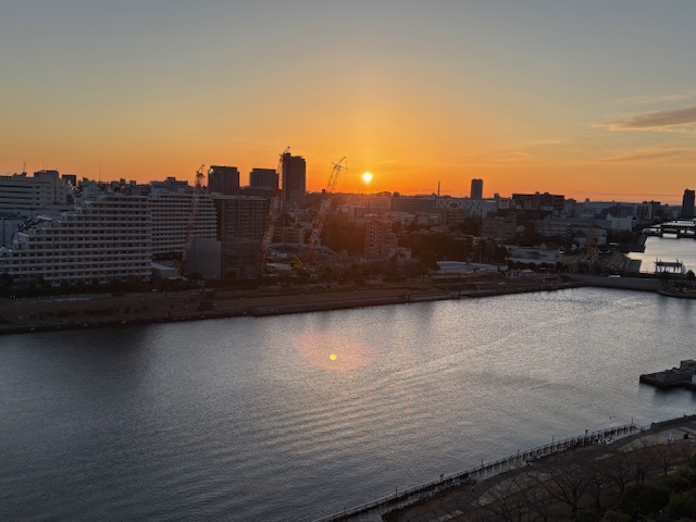 明るく大きな朝陽「揺るぎない自分」