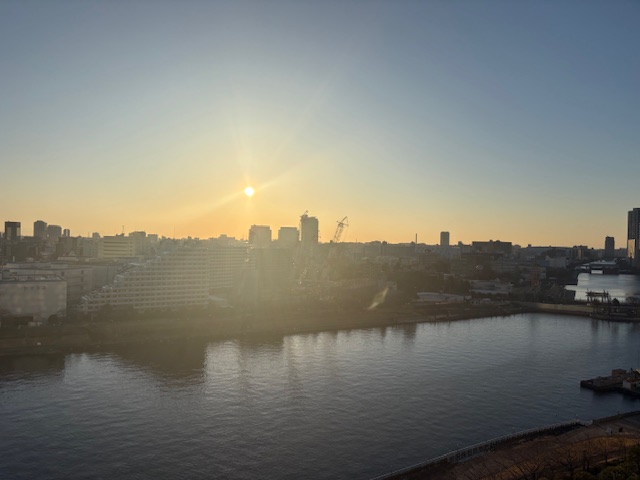 真東から大きな朝陽「願いは叶うと信じよう」