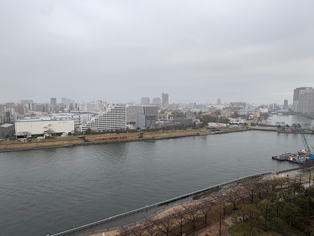 肌寒い小雨の朝「時には立ち止まって」