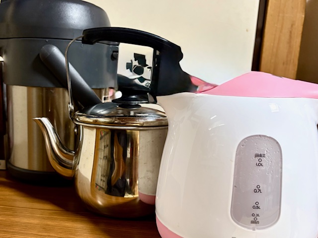 叔母のやかんをやっと電気ポットに変えました