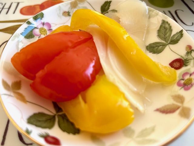 今朝は妹お手製パプリカマリネ