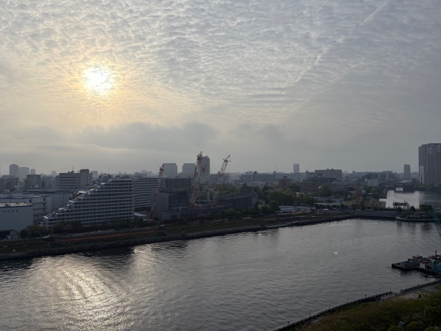 霞がかったような空「無理なことは無理」