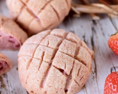 いちごメロンパン