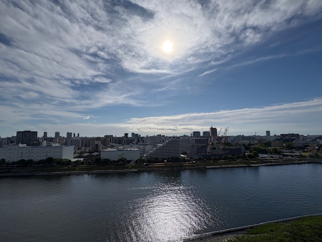 明るい曇り空「今日いう日を大切に」