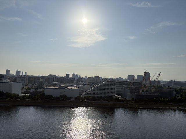 照りつける朝陽暑くなりそう「信頼」