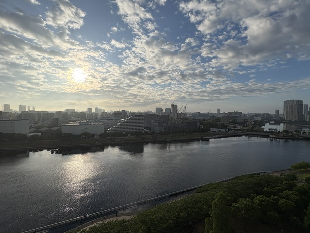 青空とパワフルな朝陽「優しさ」
