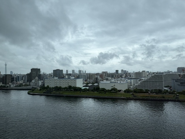 雲が流れ晴れ間が見えてきました