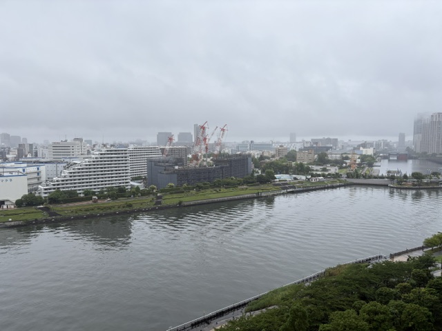 小雨が残る朝「執着」