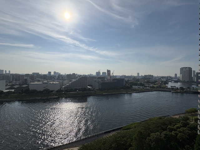 空も川面キラキラ「睡眠と水分補給」
