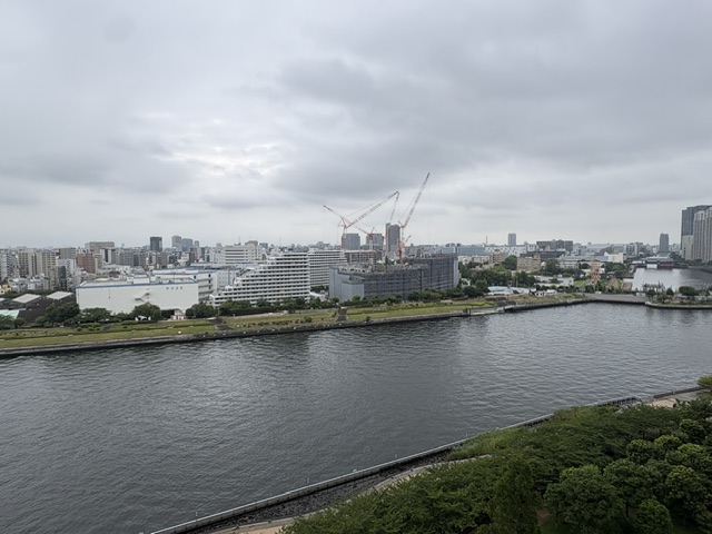 雲が多めの涼しい朝「人の成功」