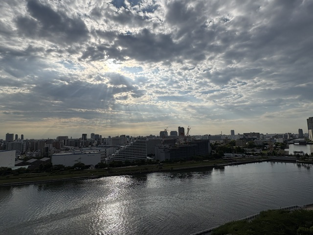 雲の中から差し込む朝陽「ダメ元でもいい」」