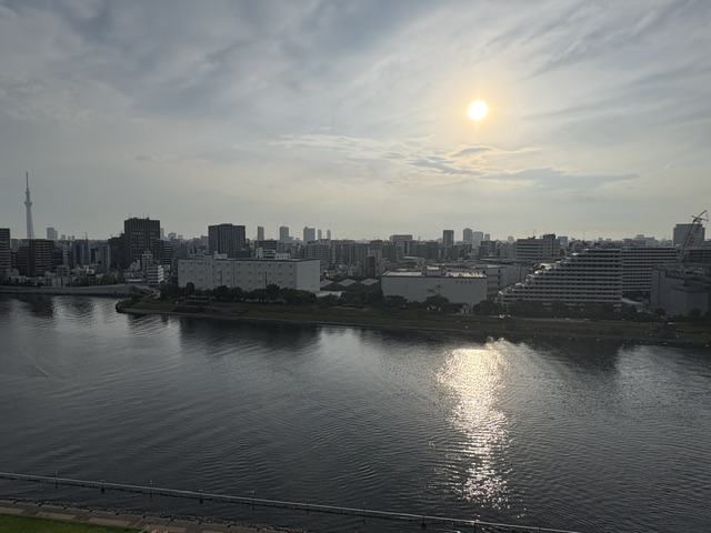 今朝も快晴・大きな朝陽「素直」