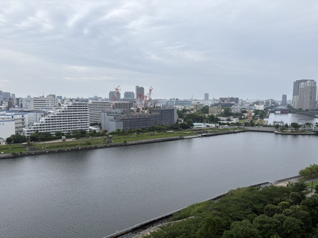 涼しい曇りの朝「態度を変えない」
