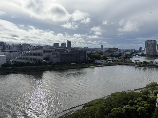 暑すぎず爽やかな青空「朝陽から」
