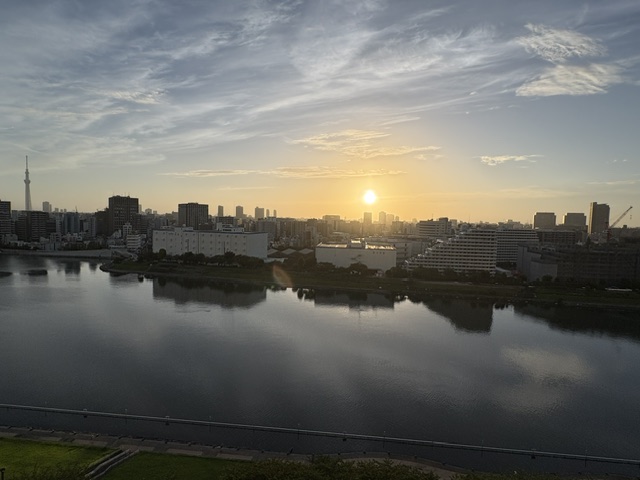 24度の夜明けは爽やか「動画を撮ろう」