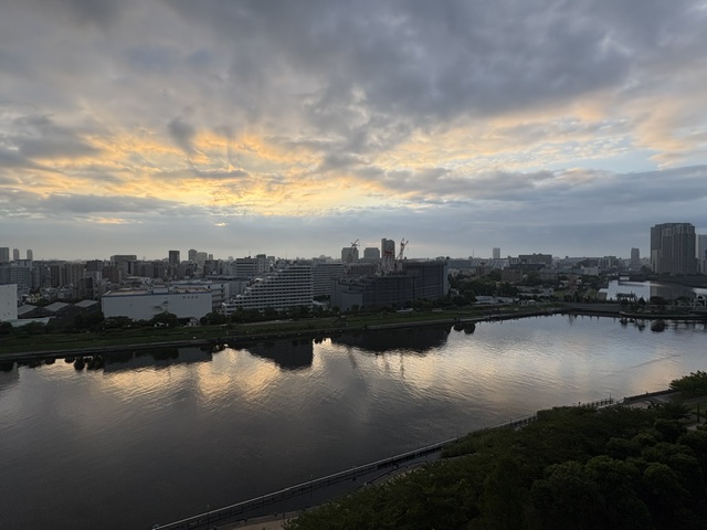 朝陽が昇る涼しい夜明け「生き方そのもの」