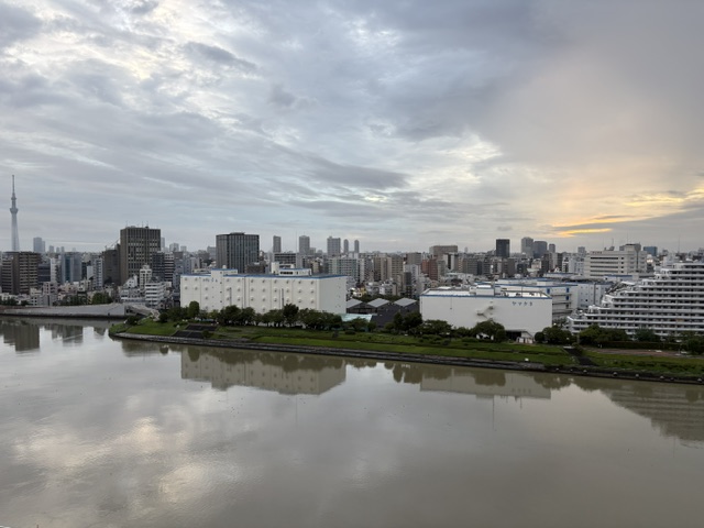 雲の間から覗く朝陽「プロセスを楽しもう」