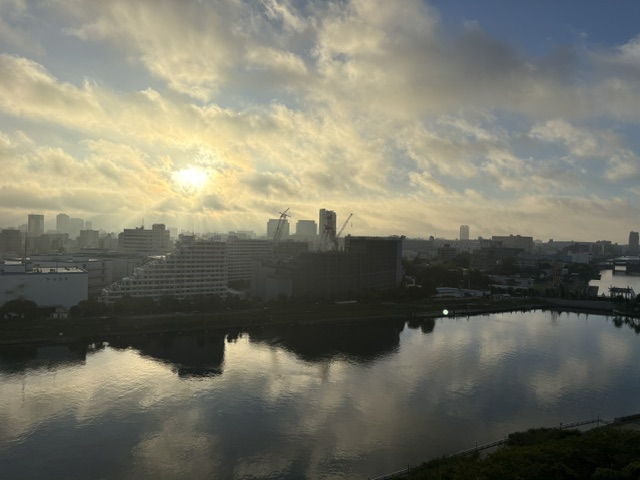眩い朝陽・澄んだ青空「病は気から」