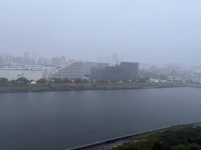 朝から本降り「不思議ではない」