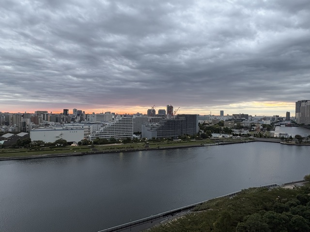 寒く感じる夜明け「やる後悔」