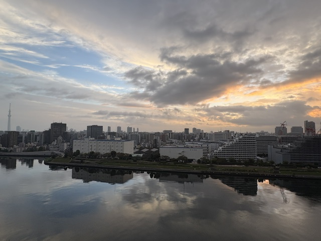 川面に映る空が綺麗「ストレスは手放そう」